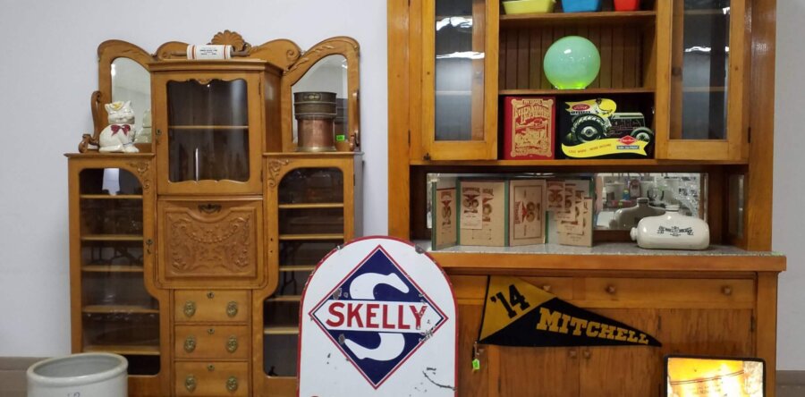 Stoneware, Primitives, Signs & Farm Literature Online Auction from the Merrill Johnson & John Rigter Estates